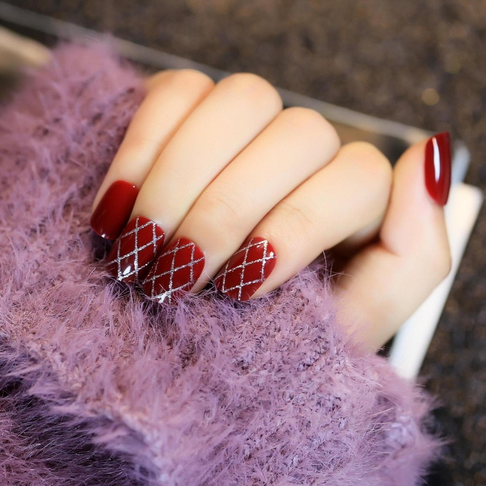 Hot Sale Charming Red Shining Fake Nails 20-24 PCS  Elegant False Nails Short Oval Smooth Full Cover Nail Tips for Wedding Bride