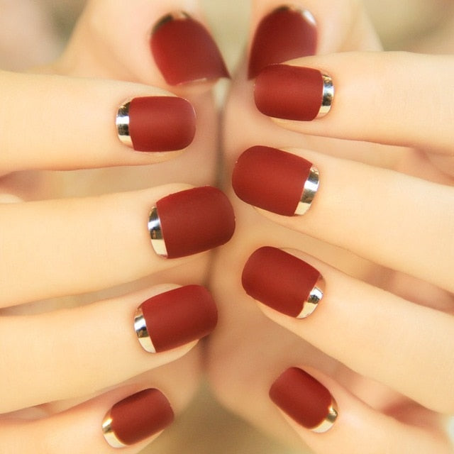 Hot Sale Charming Red Shining Fake Nails 20-24 PCS  Elegant False Nails Short Oval Smooth Full Cover Nail Tips for Wedding Bride