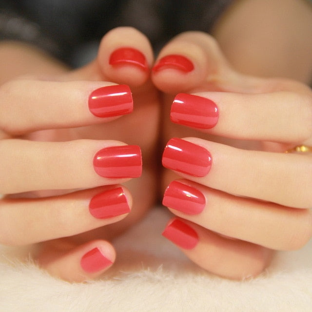 Hot Sale Charming Red Shining Fake Nails 20-24 PCS  Elegant False Nails Short Oval Smooth Full Cover Nail Tips for Wedding Bride